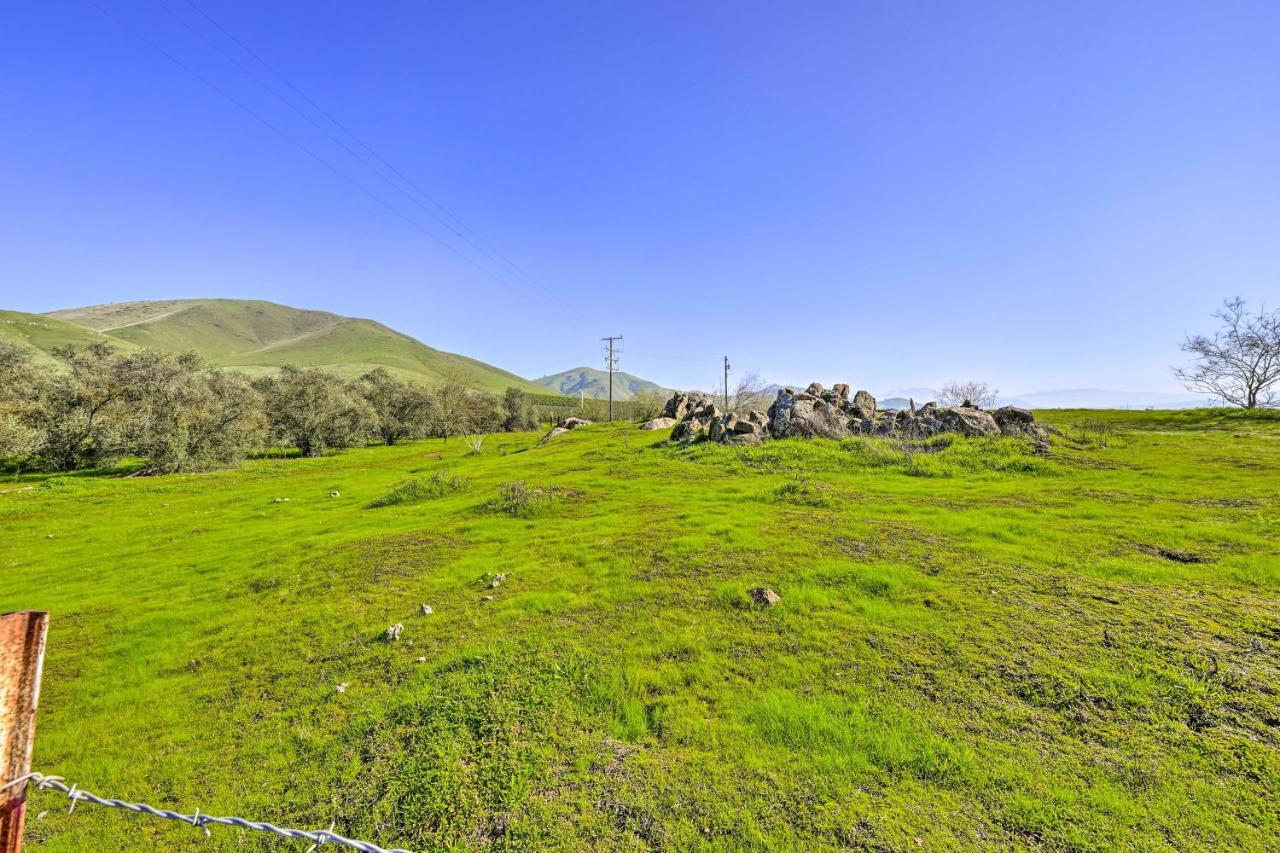 Peaceful Ranch Home With Sierra Nevada Views Woodlake Экстерьер фото