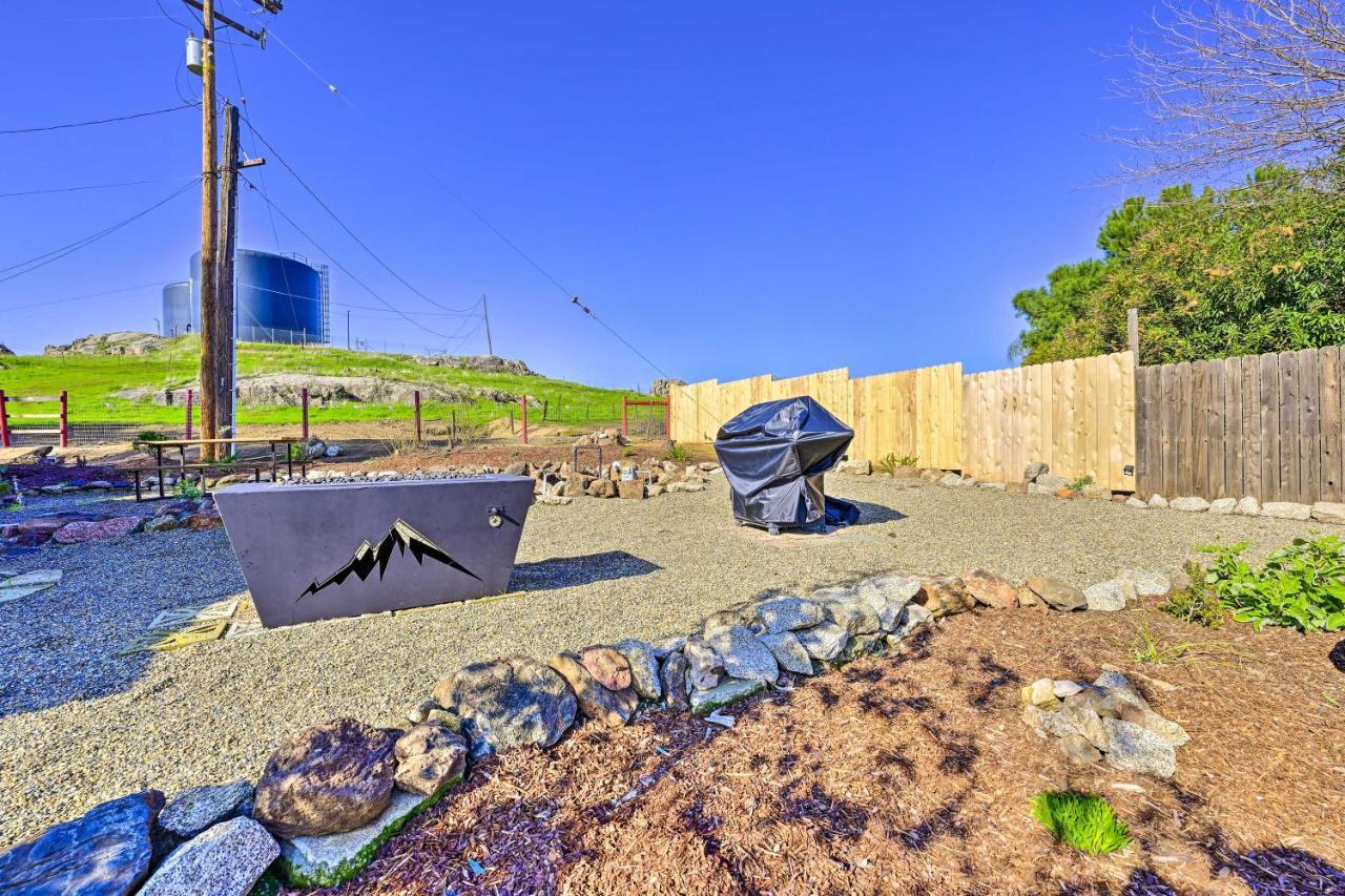 Peaceful Ranch Home With Sierra Nevada Views Woodlake Экстерьер фото